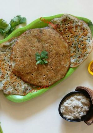 કોથમીર ઉત્તપમ જૈન (Coriander Uttapam Jain Recipe in Gujarati) રેસીપી મુખ્ય ફોટો