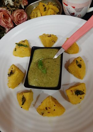 खम्मन ढोकला (Khaman Dhokla recipe in Hindi) रेसिपी मुख्य फोटो