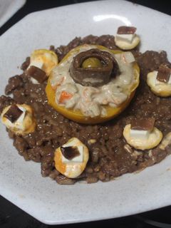 Una foto de Arroz con batido de chocolate y melocotones