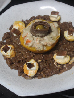 Una foto de Arroz con batido de chocolate y melocotones