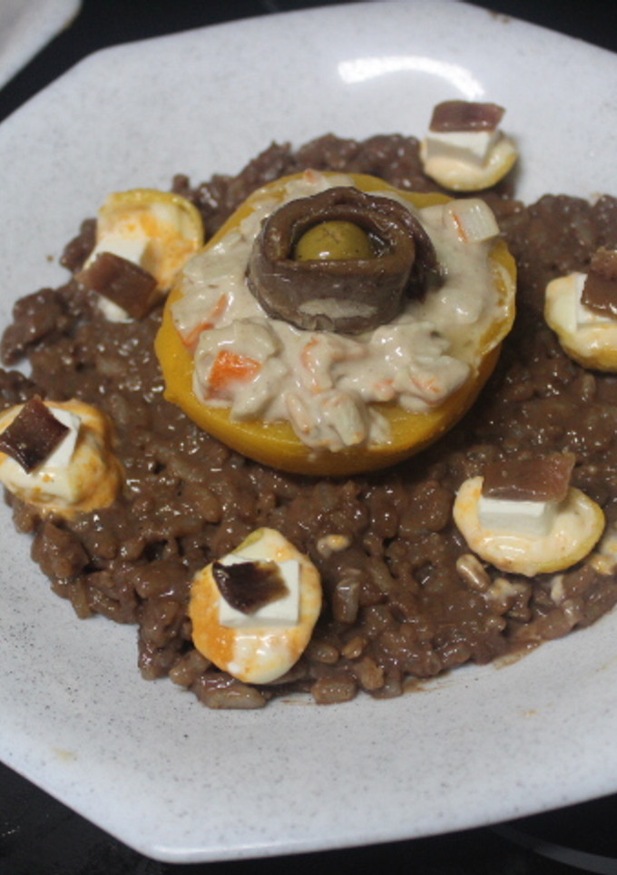 Una foto de Arroz con batido de chocolate y melocotones