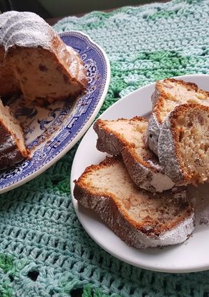 Una foto de Budín de yogurt, con limón, canela y frutos secos