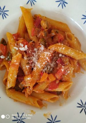 Una foto de Macarrones con pimientos