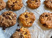 A picture of cashew nuts cookies