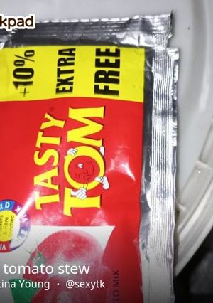 A picture of Sachet tomato stew.