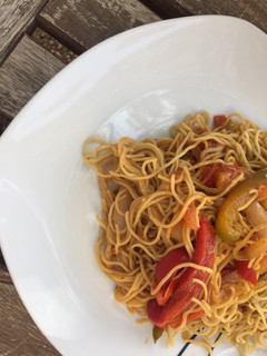Una foto de Noodles de verduras con soja fáciles y rápidos