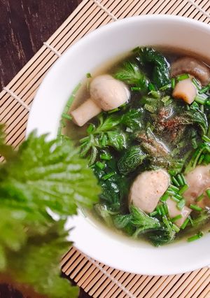Hình của món 🌱 Canh Rau Tầm Ma Nấm Mỡ (Vegan).
