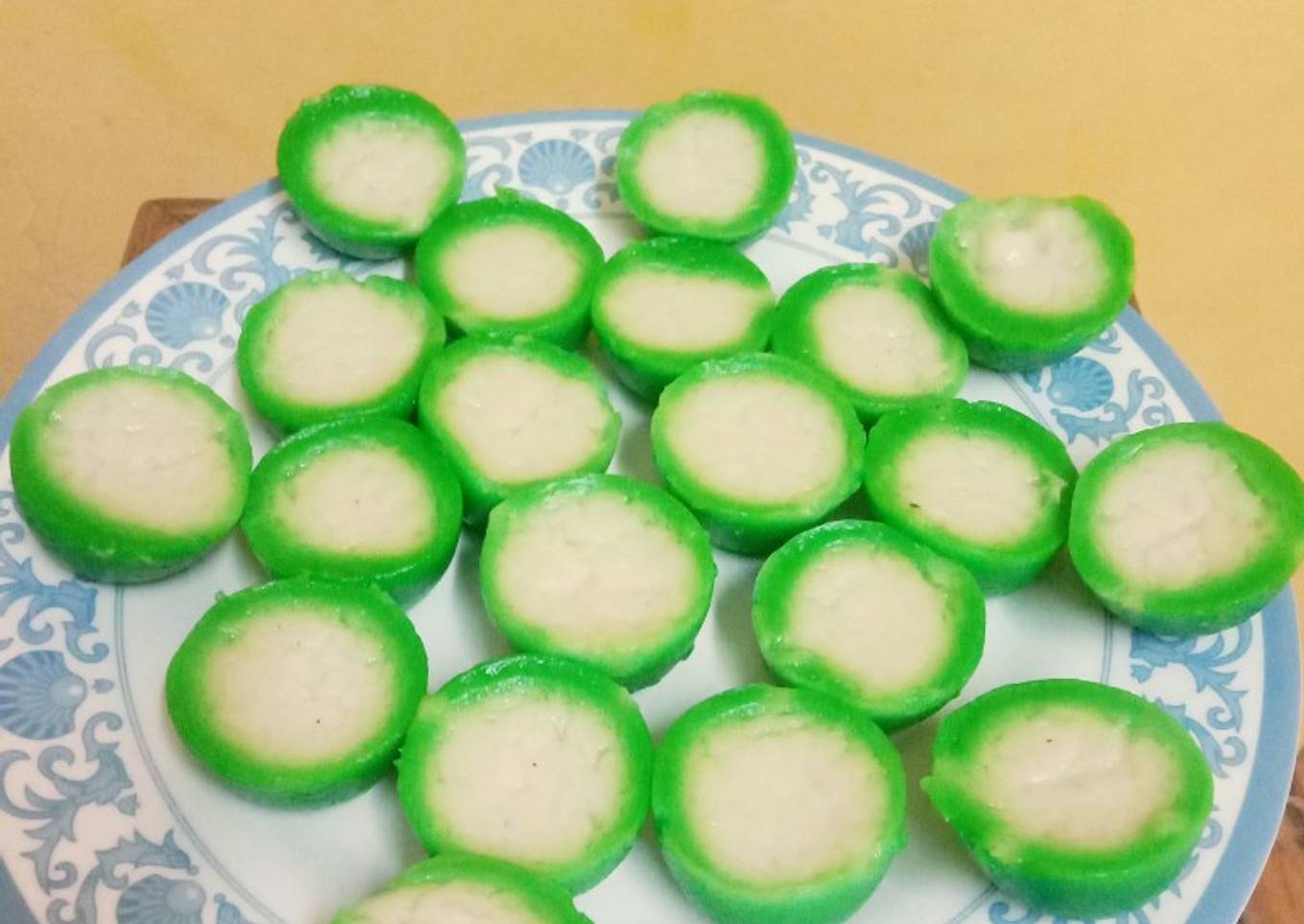 Kue basah nona manis