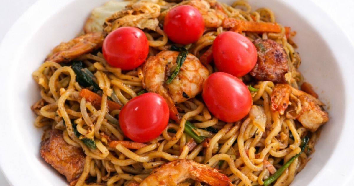 Mie Goreng Ulang Tahun dengan Telur Puyuh Merah