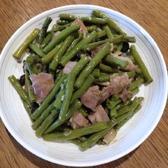 A picture of String beans with Bacon and Mushroom.