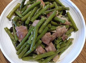 A picture of String beans with Bacon and Mushroom.