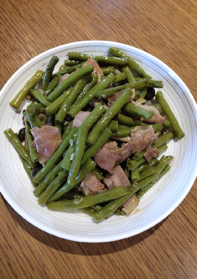 A picture of String beans with Bacon and Mushroom.