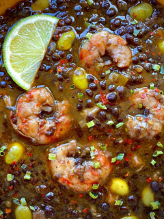Una foto de Lentejas caviar con Gambones