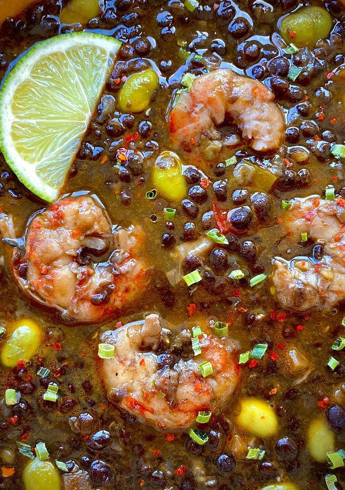 Una foto de Lentejas caviar con Gambones