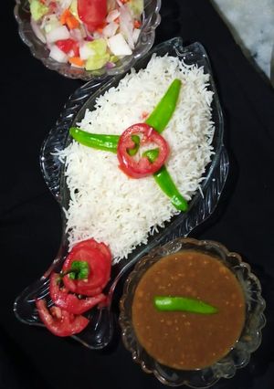 A picture of Khatte Masar with boiled rice 🍽.