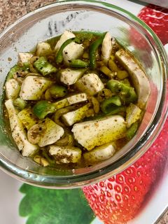 صورة لوصفة غموس الحلوم بالزعتر 🧀🧀🫑🫑