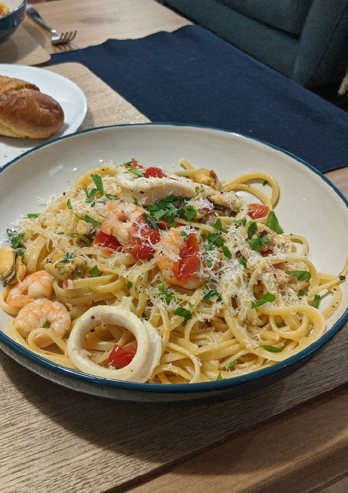 A picture of Seafood linguine.