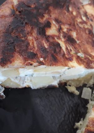 Una foto de Tortilla de papa y huevo 👌