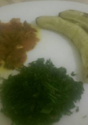 A picture of Matoke served with steamed spinach and tomato paste.