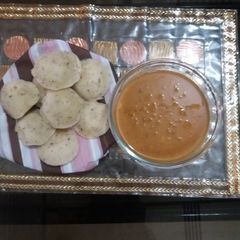 A picture of Idli sabhar.