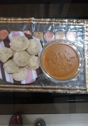 A picture of Idli sabhar.