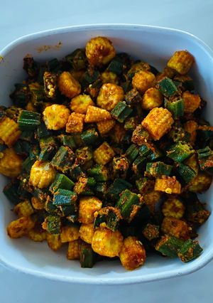 A picture of Babycorn and okra.