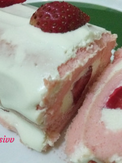 Foto resep Bolu gulung strawberry (strawberry roll cake) #keto