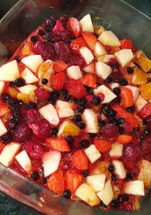 صورة لوصفة سلطة الفواكه المنعشة 🍓🍎🍊🍋🍌🫐