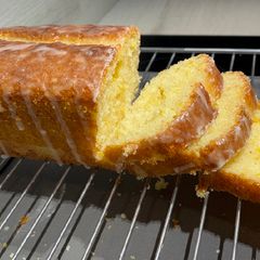 A picture of Copycat starbucks lemon cake.