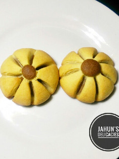 A picture of Chocolate Flower Cookies.