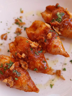 Una foto de Calamarcitos rellenos de rape y gambas