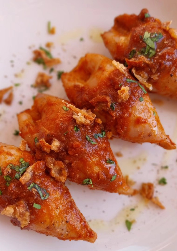 Una foto de Calamarcitos rellenos de rape y gambas