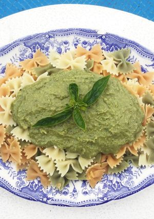 Foto principal de Pasta al pesto de piñones, almendras y nueces
