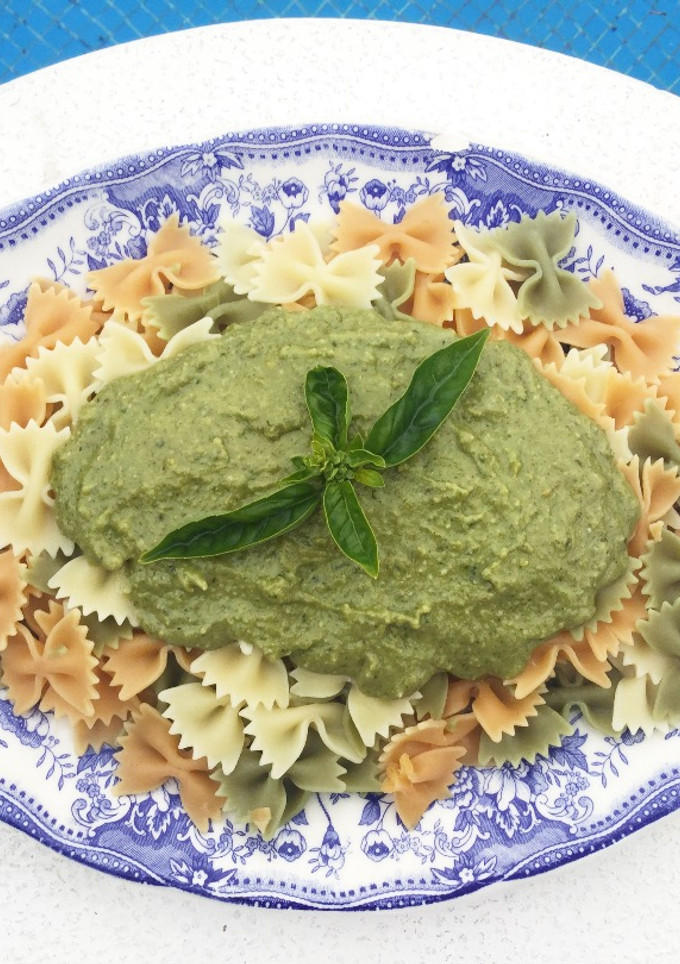 Una foto de Pasta al pesto de piñones, almendras y nueces