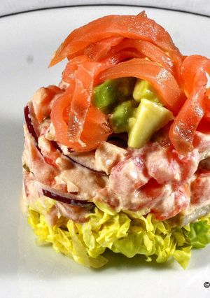 Foto principal de Ensalada de salmón, bonito y verduras