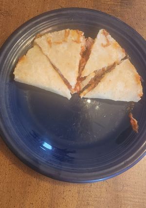 A picture of Pizzadillas.