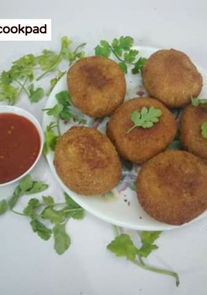A picture of Potato egg stuffing.