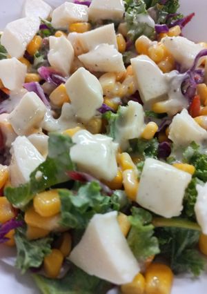 Una foto de Choclo 🌽en Ensalada con Kale y Queso
