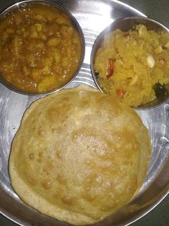 इंस्टेंट छोले भटूरे और मूंग दाल हलवा रेसिपी मुख्य फोटो