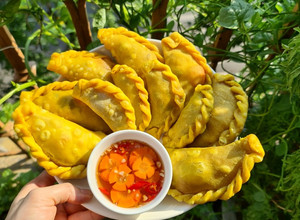 Hình của món Bánh gối nhà làm.