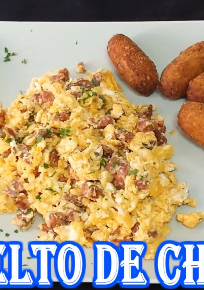 Una foto de Revuelto de huevos con chorizo (genial para acompañamiento)