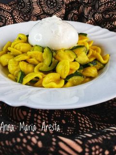 Foto di Orecchiette con Zucchine, zafferano e burrata