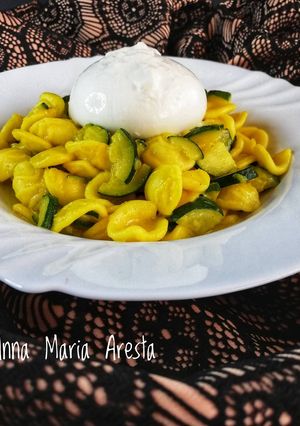 Foto di Orecchiette con Zucchine, zafferano e burrata
