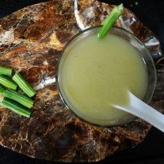 A picture of Drumstick soup.