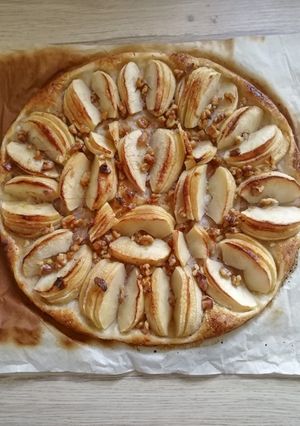 Une photo de Tarte fine pommes / noix 🍎