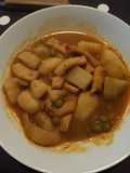 Guiso de patatas con chocos o potón y guisantes