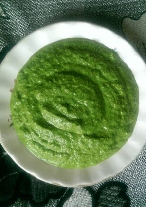 A picture of Peanut coriander chutney.