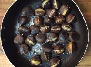 Foto de Castanhas Assadas na Frigideira