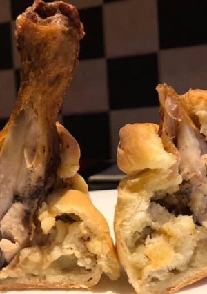 O poză a rețetei Pulpe de pui cu umplutură delicioasă în crustă de aluat 😋😉.