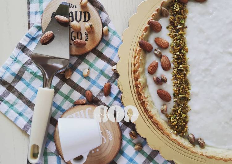 Crostata con crema di latte di mandorle e cioccolato bianco